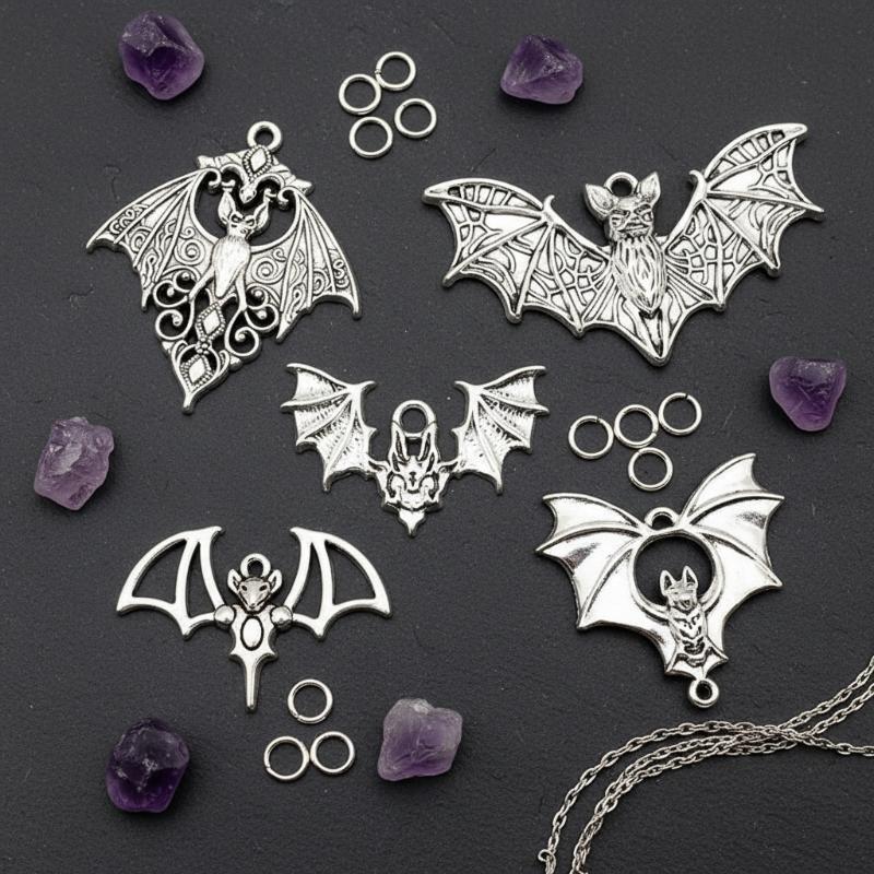 # Set di 4 Ciondoli Gotici a F - Cosplay Bat Prop recensione e prezzo